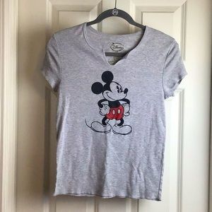 Disney 🏰 Mickey Mouse T-shirt, 32” bust